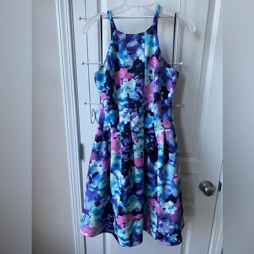 Vince Camuto Floral Sleeveless fit and flair dress. - Picture 2 of 10